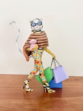 Alley Cats by Margaret Le Van Retro Collection Kitty O Rich Rich & Idle Figurine